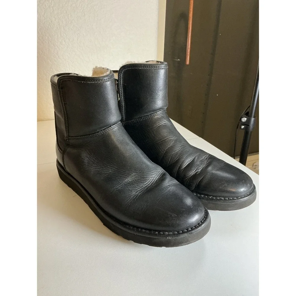 UGG Black Leather Shearling Lined Ankle Boots Side Zip 1017851 Womens Size 9